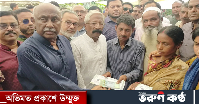 নেত্রকোণার বারহাট্টায় বখাটের দায়ের কোপে নিহত স্কুলছাত্রী মুক্তি রানি বর্মণের (১৬) পরিবারের খোঁজখবর নিয়েছেন সমাজকল্যাণ প্রতিমন্ত্রী বীর মুক্তিযোদ্ধা মো. আশরাফ আলী খান খসরু।