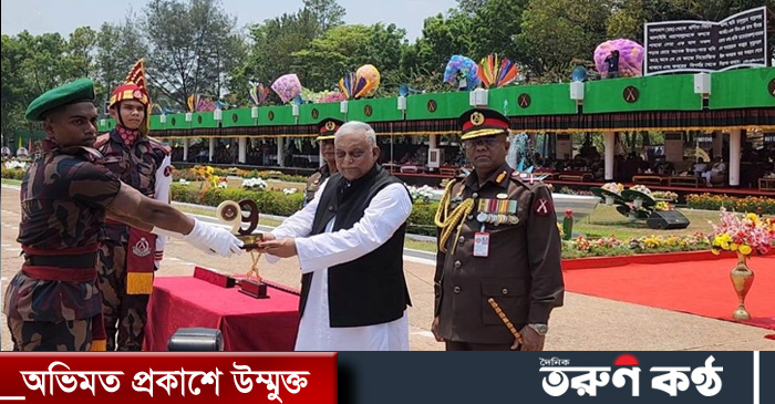 বিজিবি এখন ত্রিমাত্রিক বাহিনী: স্বরাষ্ট্রমন্ত্রীসেরা সৈনিকদের হাতে ক্রেস্ট তুলে দেন স্বরাষ্ট্রমন্ত্রী আসাদুজ্জামান খান।স্বরাষ্ট্রমন্ত্রী আসাদুজ্জামান খান বলেছেন, বর্তমান সরকার ক্ষমতায় আসার পর থেকে বর্ডার গার্ড বাংলাদেশকে (বিজিবি) একটি অত্যাধুনিক ও আন্তর্জ