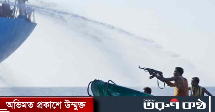 যুক্তরাষ্ট্র ভিত্তিক সংস্থা ওশান বিয়ন্ড পাইরেসির প্রতিবেদন বলছে, সাগরে দস্যুতার কারণে বিশ্বব্যাপী অর্থনৈতিক ক্ষতির পরিমাণ বছরে সাত থেকে ১২ বিলিয়ন ডলার | ফাইল ছবি যুক্তরাষ্ট্র ভিত্তিক সংস্থা ওশান বিয়ন্ড পাইরেসির প্রতিবেদন বলছে, সাগরে দস্যুতার কারণে বিশ্বব্যাপী অর্থনৈতিক ক্ষতির পরিমাণ বছরে সাত থেকে ১২ বিলিয়ন ডলার | ফাইল ছবি