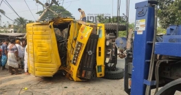 পাবনায় ট্রাকের ধাক্কায় ভ্যানে থাকা দুই শিক্ষার্থীসহ নিহত ৩