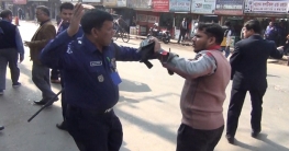 বিএনপি কর্মী ভেবে পুলিশকে পেটালেন ওসি