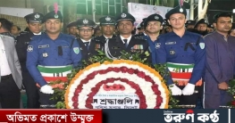 একুশের প্রথম প্রহরে সিলেট জেলা পুলিশ সুপারের শ্রদ্ধাঞ্জলি অর্পণ