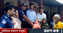 ফুলবাড়ীতে বন্যায় ক্ষতিগ্রস্তদের মাঝে ত্রান ও খাবার বিতরণ
