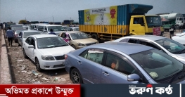 শিমুলিয়া ফেরিঘাটে ঘরমুখো যাত্রীদের ঢল