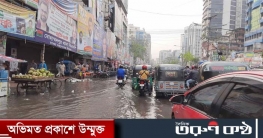 ঢাকায় গুঁড়িগুঁড়ি বৃষ্টি, অফিসগামীদের ভোগান্তি যানজটে