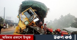 নওগাঁয় থেমে থাকা ট্রাককে অপর ট্রাকের ধাক্কা, নিহত ২