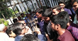 ৭ কলেজের অধিভুক্তি বাতিল দাবিতে ঢাবিতে তালা