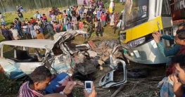 পটিয়ায় বাস ও মাইক্রোবাস মুখো-মুখি সংঘর্ষে নিহত ৩ আহত ৪০ যাত্রী