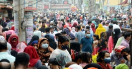 মহামারীকে অমান্য করে কুমিল্লার ঈদ বাজারে ক্রেতাদের ভিড়