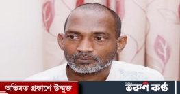 কার্টুনিস্ট কিশোরের কানে অস্ত্রোপচার চলছে