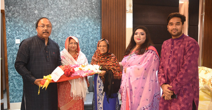 রাষ্ট্রপতি‘র সহধর্মিণী রাশিদা খানমের সাথে রাসিক মেয়র পরিবারের সৌজন্য সাক্ষাৎ