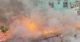 বান্দরবানে পূরবী সুপার মার্কেটে আগুন