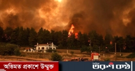 গ্রিসে ভয়াবহ দাবানল, পালাচ্ছে মানুষ