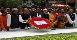 বঙ্গবন্ধুর সমাধিতে কেন্দ্রীয় আওয়ামী লীগ নেতাদের শ্রদ্ধা