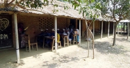ঝুঁকিপূর্ণ মাদ্রাসায় চলছে পাঠদান
