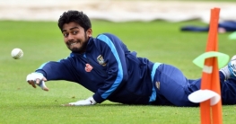 মাথায় আঘাত পেয়ে মাঠ ছাড়লেন মিরাজ