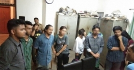 জাবিতে মধ্যরাতে বাগান থেকে ১০ তরুণ-তরুণী আটক