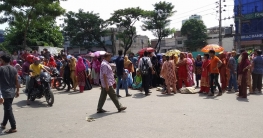 বকেয়া বেতনের দাবিতে মিরপুরে সড়ক অবরোধ