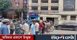 বিএনপি নেতা ফজলুর রহমানের গ্রেপ্তার দাবিতে বাসার সামনে অবস্থান