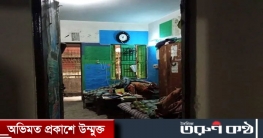 যেসব কারণে তালা ভেঙে আবাসিক হলে উঠছেন শিক্ষার্থীরা