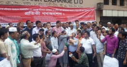 জুস খাইয়ে গণঅনশন ভাঙালেন মেনন