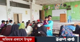 সন্তানকে কোলে নিয়ে ছাত্রীকে পরীক্ষার সুযোগ দিলেন শিক্ষক