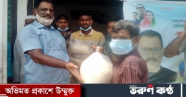 শ্রীপুরে ৫০০ পরিবারকে খাদ্য ও ইফতার সামগ্রী বিতরণ
