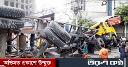 বাড্ডায় রড নিয়ে উল্টে গেলো লরি