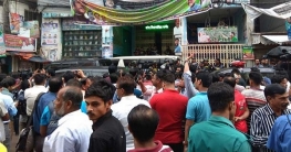 সম্রাটের কার্যালয়ে হাজারো জনতার ভিড় সম্রাটের কার্যালয়ে হাজারো জনতার ভিড়