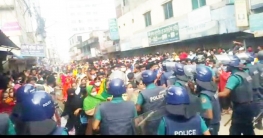 টঙ্গীতে বেতন ভাতার দাবিতে শ্রমিক আন্দোলন: নিয়ন্ত্রনে রয়েছে পুলিশ