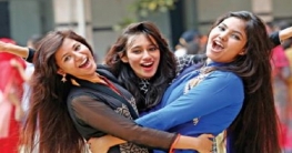 এগিয়ে মেয়েরা 