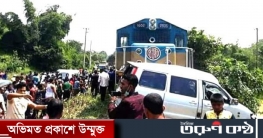 মৌলভীবাজারে ট্রেন-মাইক্রোবাস সংঘর্ষে নিহত ৩, আহত ৬ মৌলভীবাজারে ট্রেন-মাইক্রোবাস সংঘর্ষে নিহত ৩, আহত ৬