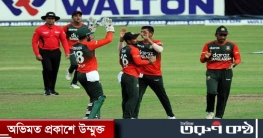 শরিফুলের এক ওভারেই দুই উইকেট
