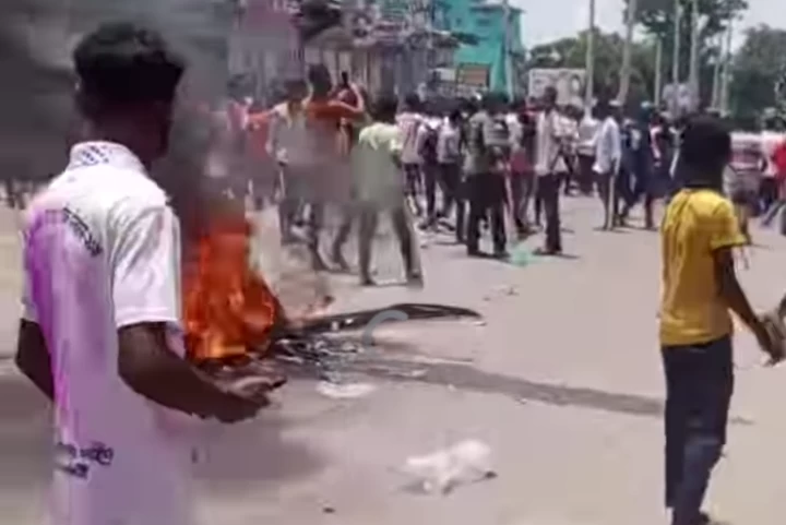 পাকুন্দিয়ায় আন্দোলনকারীদের সাথে ছাত্রলীগের সংঘর্ষে আহত ৫০