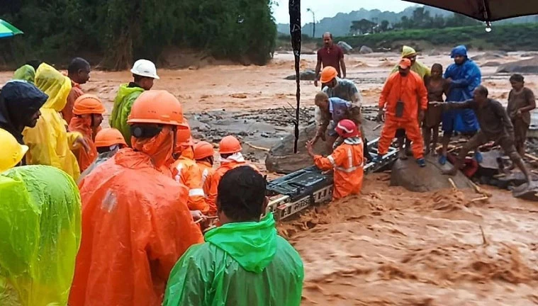 কেরালায় ভয়াবহ ভূমিধসে নিহত ১৯