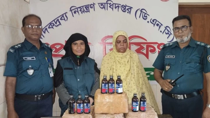 যশোর জেলা যুবলীগ নেতার স্ত্রী ফেন্সিডিলসহ আটক