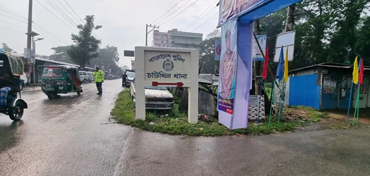 সড়কে পড়ে থাকা ব্যাগে মিলল ৫ পেট্রোল বোমা