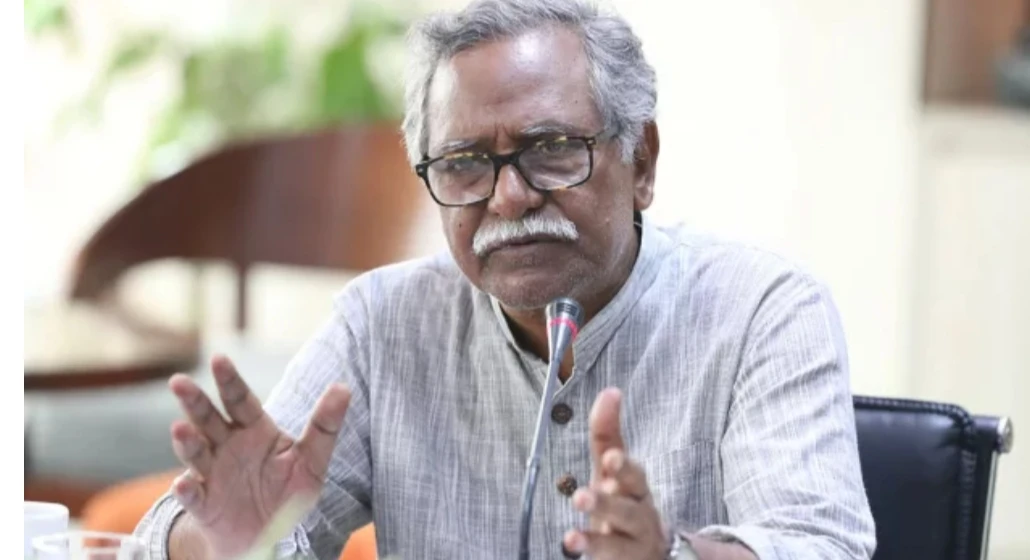 সরকার কি আরও নৈরাজ্যের পথে দেশকে ঠেলে দিতে চায়, প্রশ্ন আনু মুহাম্মদের