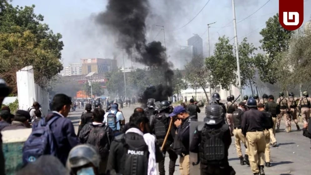 দূতাবাসের সামনে বিক্ষোভকারীদের ওপর মার্কিন সেনাদের গুলি, নিহত অন্তত ১০