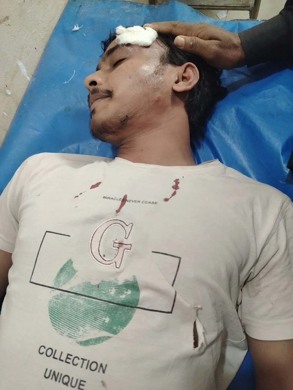 চায়ের দাওয়াতে ডেকে শিবির কর্মীর উপর হামলার অভিযোগ