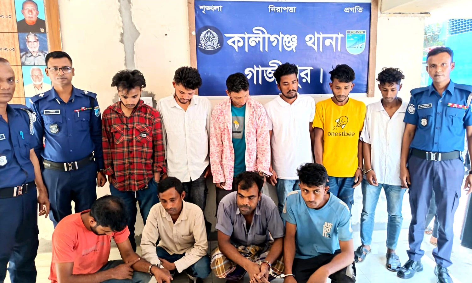 কালীগঞ্জে মাদকবিরোধী পৃথক অভিযানে আটক ৮ জন