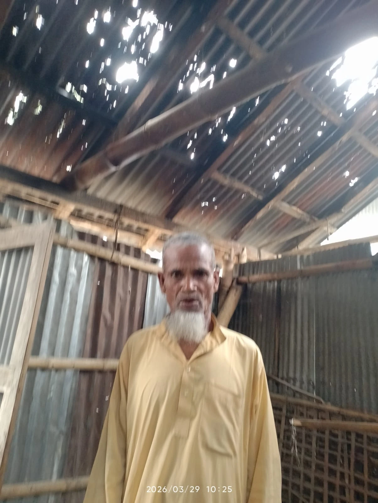 ঝড়ের তাণ্ডবে ক্ষতিগ্রস্ত মসজিদের ইমামের ঘর, সহায়তার আহ্বান