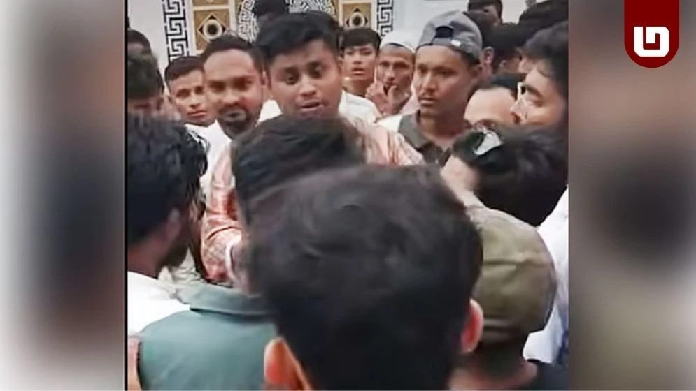 ‘আওয়ামী লীগের দোসরের বাসায় কেন’ হাসনাতকে ঘিরে ধরলেন জুলাই যোদ্ধারা