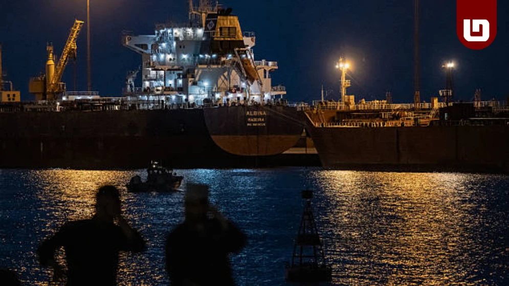 মার্কিন অবরোধ ভেঙে বন্দরে পৌঁছাল ইরানের তেলবাহী জাহাজ