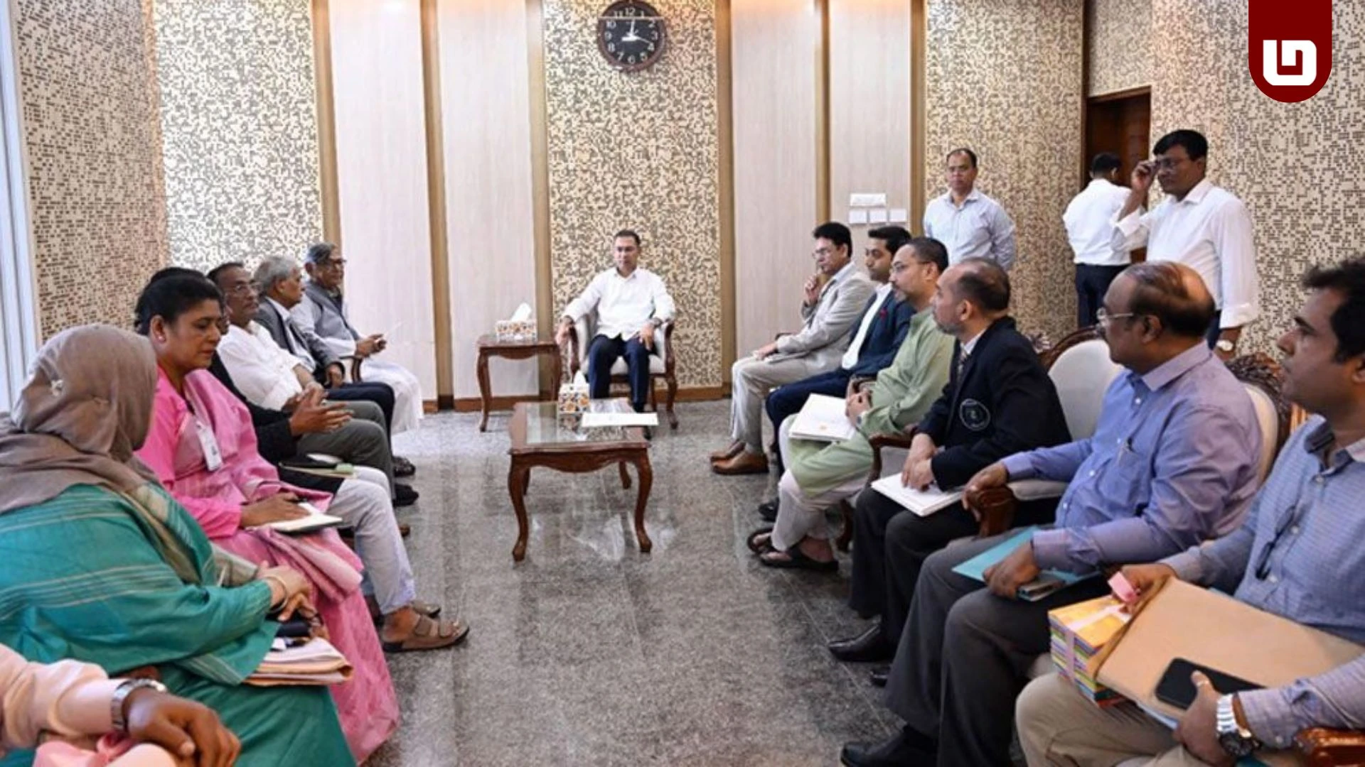 শিক্ষার্থীদের পাঠাভ্যাস বাড়াতে প্রধানমন্ত্রী ও আবদুল্লাহ আবু সায়ীদের বৈঠক: শিক্ষা প্রতিষ্ঠানে যৌথ কার্যক্রমের সিদ্ধান্ত