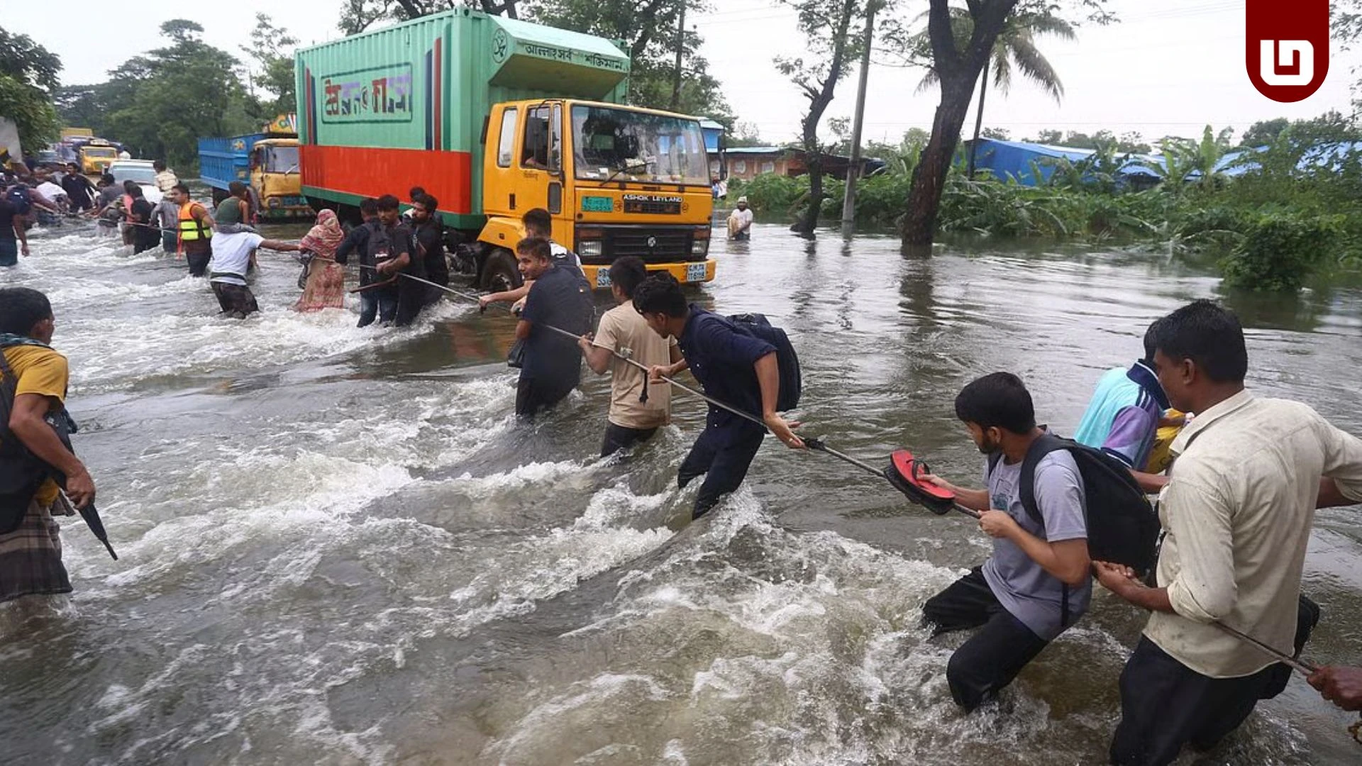 টানা বর্ষণে বন্যার শঙ্কা, মৌলভীবাজার-নেত্রকোনায় প্লাবন শুরু