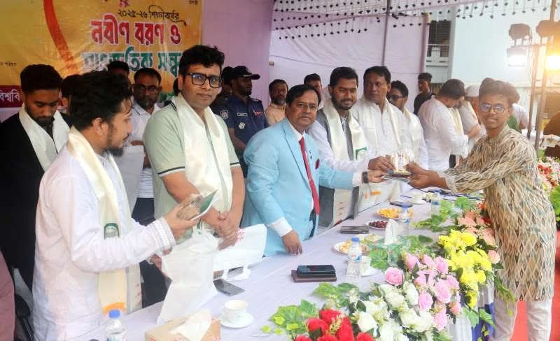 গোবিপ্রবিতে ছাত্র অধিকার পরিষদের নবীনবরণে প্রবাসী কল্যাণ প্রতিমন্ত্রী