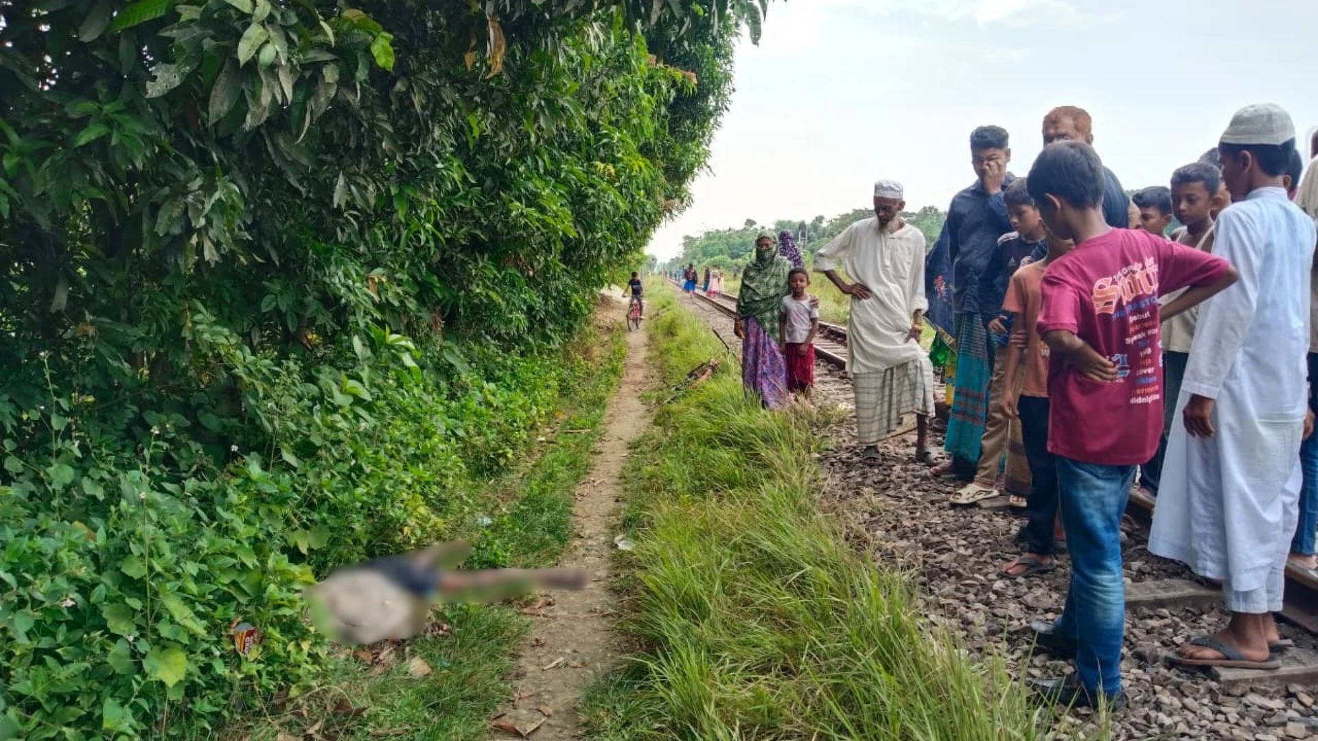 লাকসামের নাওটি স্টেশন আউটারে ট্রেনের নিচে পড়ে বৃদ্ধের মৃত্যু