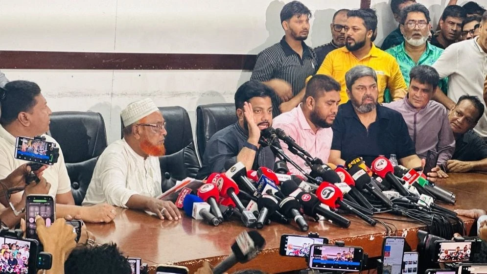 প্রধানমন্ত্রীর কাছে পদত্যাগপত্র জমা দিলেন প্রতিমন্ত্রী ইশরাক হোসেন