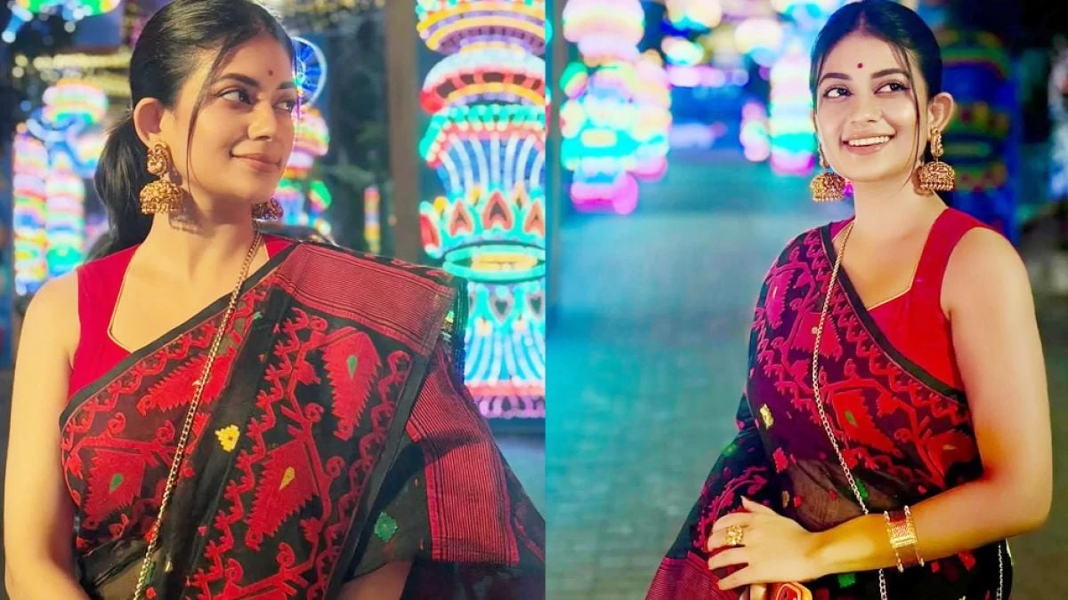 অষ্টমীর রাতে পূজার ছবি পোস্ট করে শুভেচ্ছা জানালেন মন্দিরা চক্রবর্তী